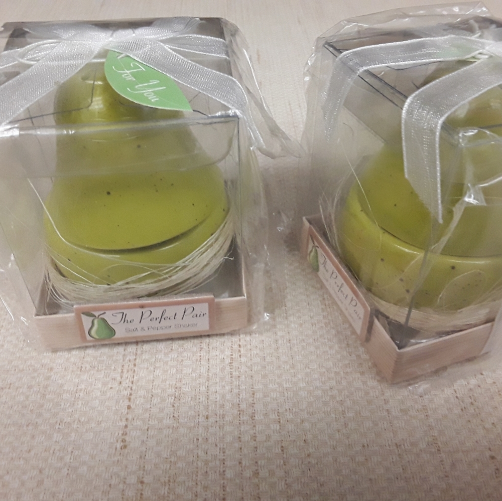 Green Pear Salt and Pepper Shakers Boho NWT NIB